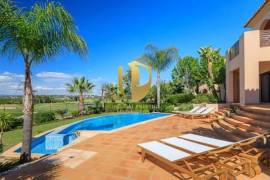 Villa T4 in Luxury Resort with Golf in Alcantarilha, Silves