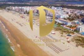 Building situated in the Centre of Vila Real de Santo Antonio to retrieve or construction.