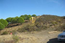 Land with 647.025m2 with possibility to make villa of 300 m2 +30 m2 of garage or a rural tourism with 2000 m2 in Castro Marim
