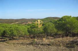 Land with 647.025m2 with possibility to make villa of 300 m2 +30 m2 of garage or a rural tourism with 2000 m2 in Castro Marim