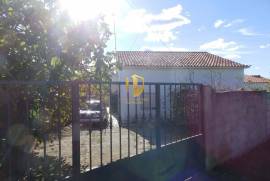 Detached house, huge, with two floors and terrain in Alcoutim.