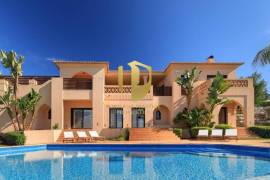 Villa T4 in luxury Resort with Golf in Alcantarilha, Silves