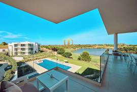 Luxurious 3 bedroom apartment, duplex, with wonderful terrace, at Monte Rei Golf & Country Club.