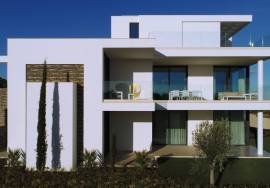 Luxurious 3 bedroom apartment, duplex, with wonderful terrace, at Monte Rei Golf & Country Club.