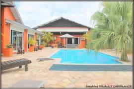 A VENDRE A KOUROU (GUYANE FRANCAISE) UN SUPERBE IMMEUBLE DE RAPPORT (R+1) DE 7 T2 et 1 T3 DE 800 m² ET UNE MAGNIFIQUE VILLA T5 (R+1) DE 310 m²- SUPERFICIE DU TERRAIN DE 2800 m² - AU PRIX DE 1 966 500