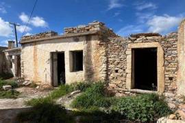 3 Stone buildings for renovation in the quiet village of Selles