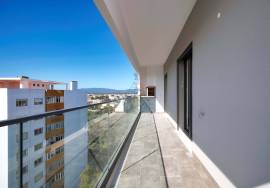 New 4 bedroom apartment with 180 m2 located in Portimão