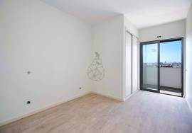 New 4 bedroom apartment with 180 m2 located in Portimão