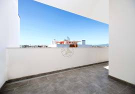 New 4 bedroom apartment with 180 m2 located in Portimão