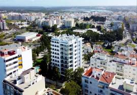 New 4 bedroom apartment with 180 m2 located in Portimão