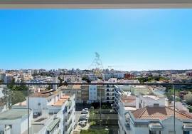 New 4 bedroom apartment with 180 m2 located in Portimão