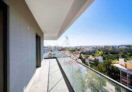 New 4 bedroom apartment with 180 m2 located in Portimão