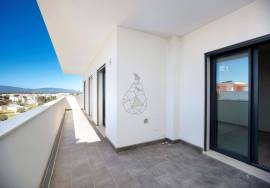 New 4 bedroom apartment with 180 m2 located in Portimão