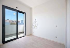 New 4 bedroom apartment with 180 m2 located in Portimão