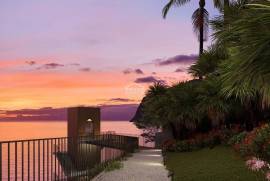 Luxury waterfront apartments with private access to the sea