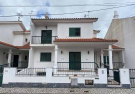Excellent Opportunity in Porto Salvo, 5 Bedroom House