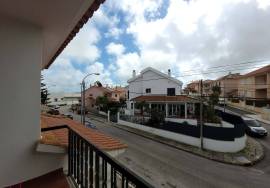 Excellent Opportunity in Porto Salvo, 5 Bedroom House