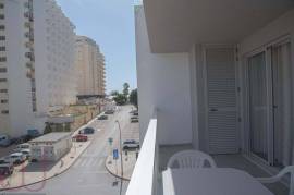 Fantastic T1 with swimming pool, parking, balcony and concierge 150 meters from the beach