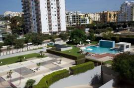 Fantastic T1 with swimming pool, parking, balcony and concierge 150 meters from the beach