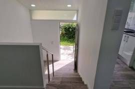 Refurbished 2 bedroom apartment, located in Rio de Mouro, Alto do Forte, close to all services.