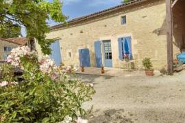 €319000 - Attractive 4 Bedroom Stone House With Separate Gite And Swimming Pool Near Mansle