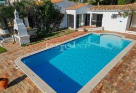 Carvoeiro - Single story villa with pool/garage on larger plot and with large extension project approved