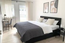 Fully furnished 2-room apartment with 2 balconies in a top location - close to train station and River Rhine