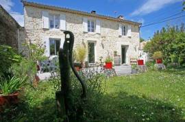 Demeure familiale en pierre - 5 chambres, 7 pièces