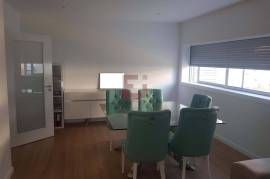 2 bedroom apartment with 1 suite, balcony and garage, very central in Maia - close to ISMAI and Metro