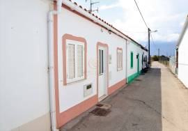 Refurbished single storey house T0, between Monte Gordo and Vila Real de Santo António
