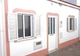 Refurbished single storey house T0, between Monte Gordo and Vila Real de Santo António