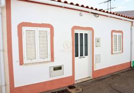 Refurbished single storey house T0, between Monte Gordo and Vila Real de Santo António