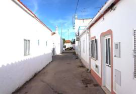 Refurbished single storey house T0, between Monte Gordo and Vila Real de Santo António