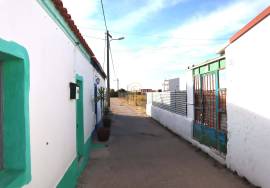 Refurbished single storey house T0, between Monte Gordo and Vila Real de Santo António