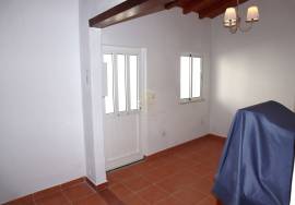 Refurbished single storey house T0, between Monte Gordo and Vila Real de Santo António