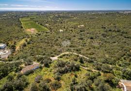 Building plot in quiet country location with sea views near Moncarapacho.
