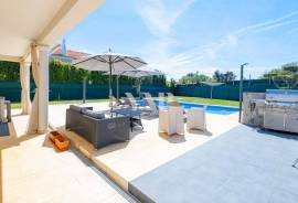 5 bedroom villa with pool in privileged area, Vilamoura