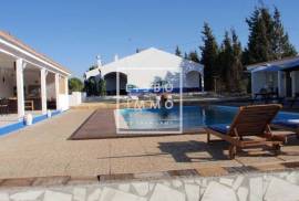 Farm of 550m2, land of 18416m2, 5 suites, swimming pool, Grandola, Setubal