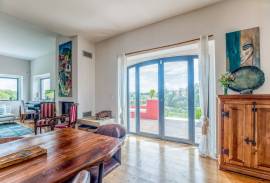 5 bedroom property overlooking the Tagus River and the city of Lisbon