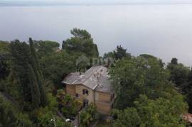 OPATIJA - villa unica ad Abbazia con 2 confortevoli appartamenti - 2A FILA AL MARE!!!! - un totale di 484 m2