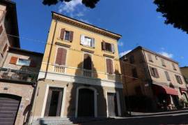 Castelvetro di Modena, splendore senza tempo nel palazzotto in centro