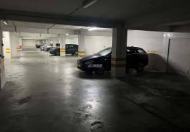 Covered parking with 15 m2 located on Rua do MFA in Albufeira