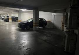 Covered parking with 15 m2 located on Rua do MFA in Albufeira