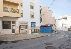 Covered parking with 15 m2 located on Rua do MFA in Albufeira