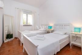 Refurbished 2 bedroom villa for sale in Vilamoura