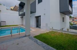 FAMÕES, YOUR PLACE! Space and Sophistication in a 4 Bedroom Villa, with 3 Suites and Wide View over the City