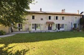 Beautifully renovated former Logis with tennis court and indoor heated pool