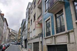 2+1 bedroom apartment, with balcony - located in downtown Porto, next to Bolhão Metro station and Rua Santa Catarina