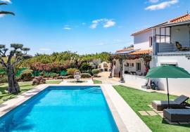 3 bedroom villa with small study /4th bedroom, double garage, pool, gardens & sea view. Moncarapacho.