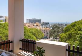 Fully renovated 2+1 bedroom triplex apartment on the second line of Vilamoura Marina